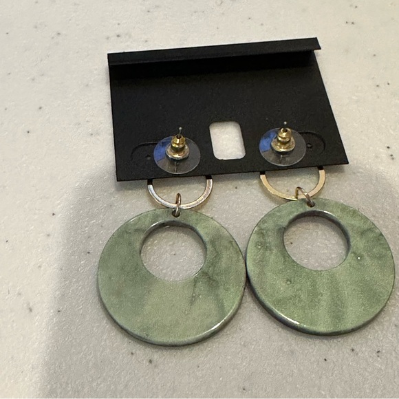 NWT INC Earrings - Green marbled acrylic faux tortoise circle, Gold tone - Picture 7 of 7